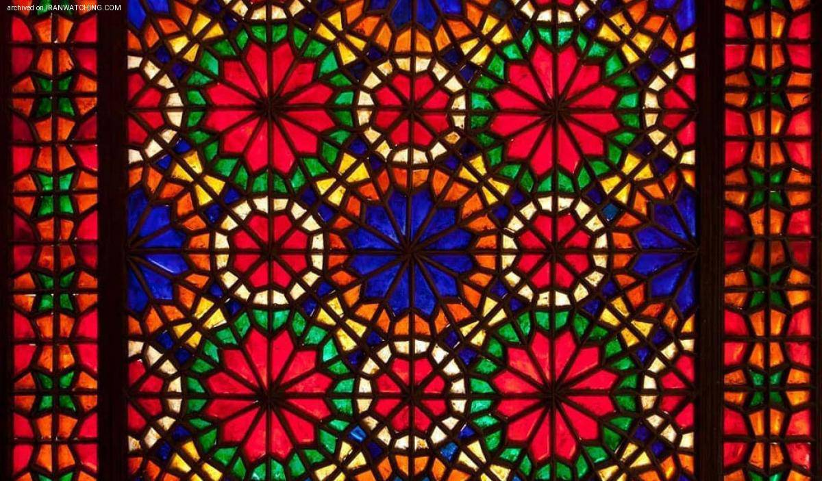 تاریخچه استفاده از شیشه رنگی در معماری ایرانی - پنجره عمارت باغ دولت آباد یزد