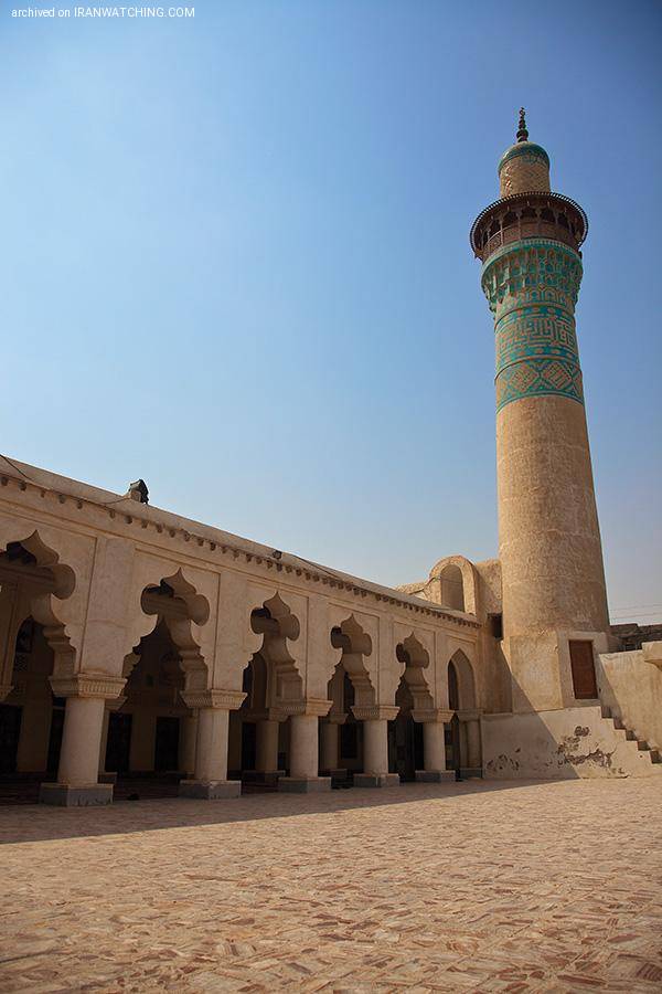 مسجد منبر کهنه   - عکس تزیینی است 