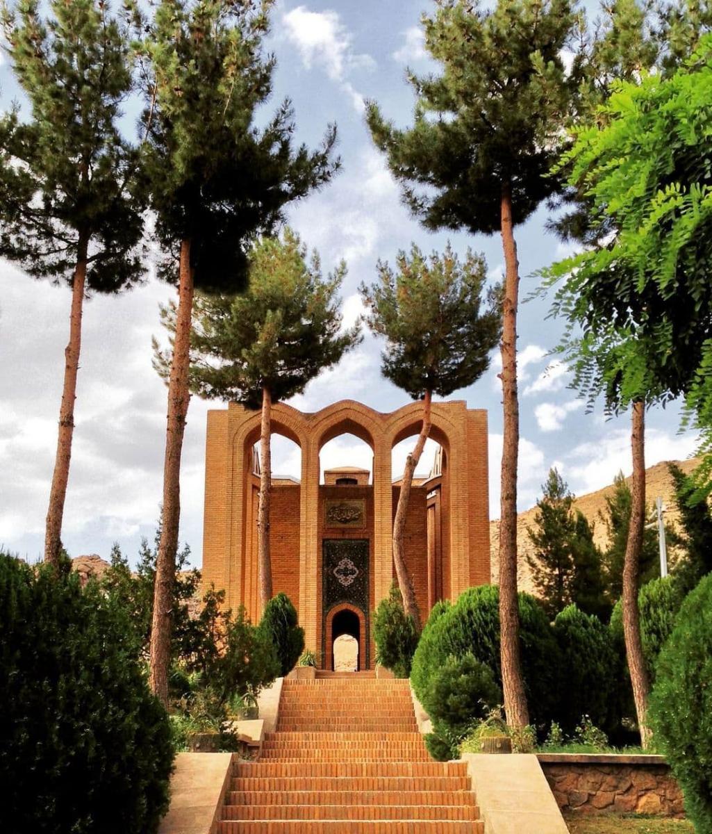 Mir Razi Al-Din Artimani Mausoleum - photo: instagram.com/safar.saaz