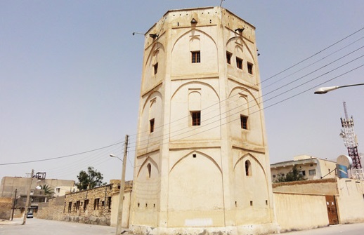 قلعه خورموج - Photo: fa.tripyar.com