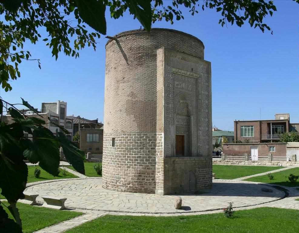 برج سه گنبد - برج مقبره سه گنبد در ارومیه