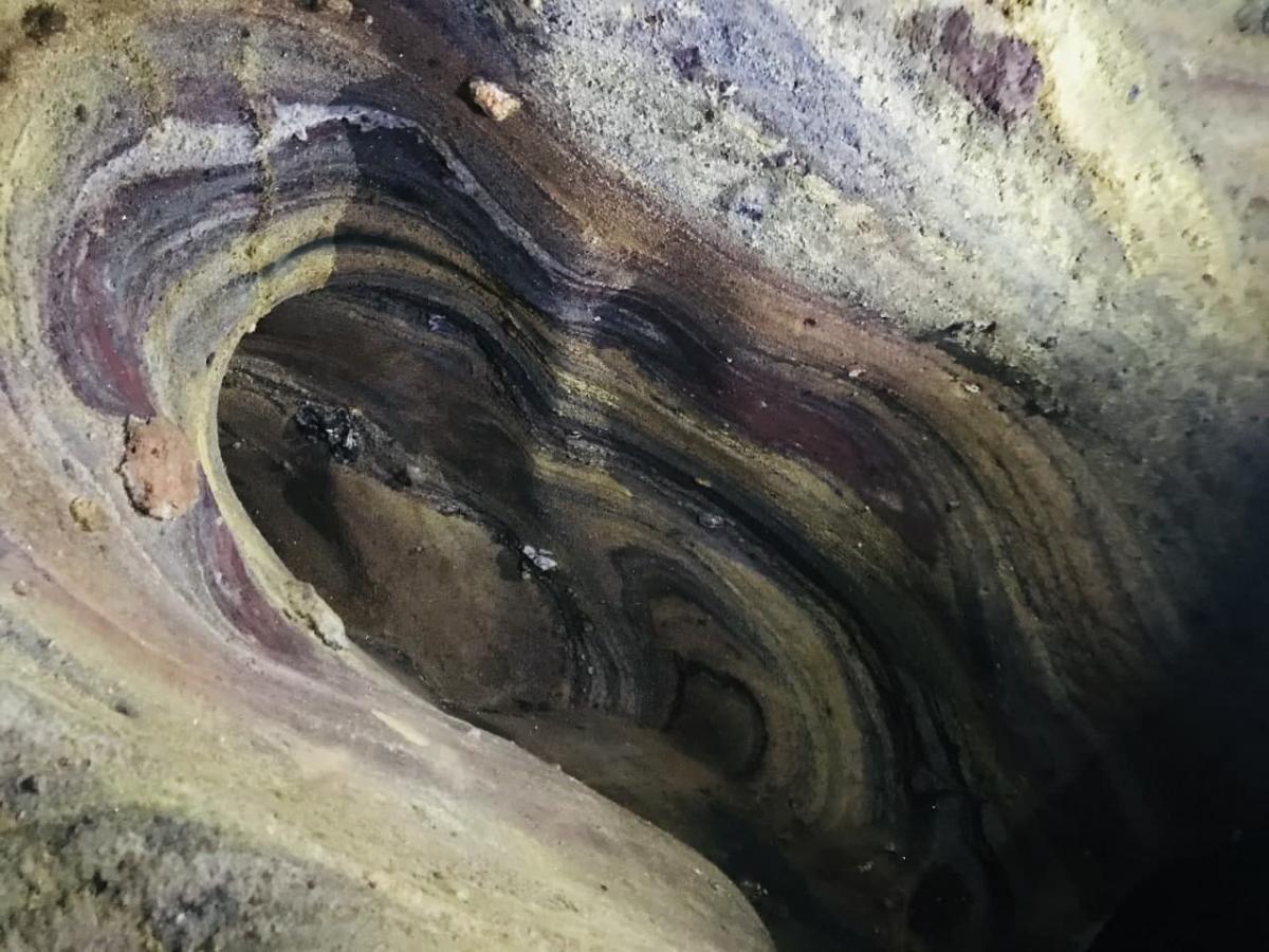 غار رنگین کمان - 