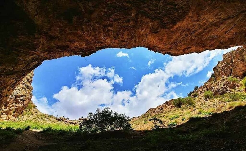 غار بادامستان   - عکس تزیینی است 