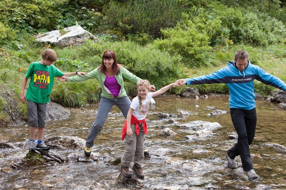 کوهنوردی و طبیعت گردی با کودکان