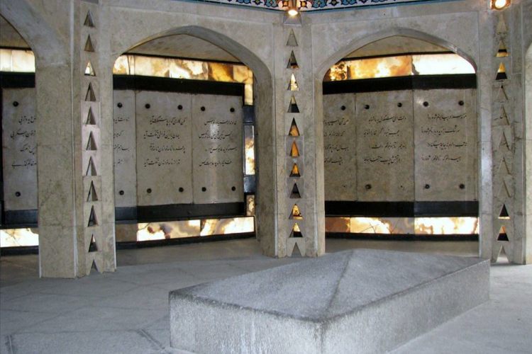 Mausoleum of Baba Taher - Photo: ealiya.com