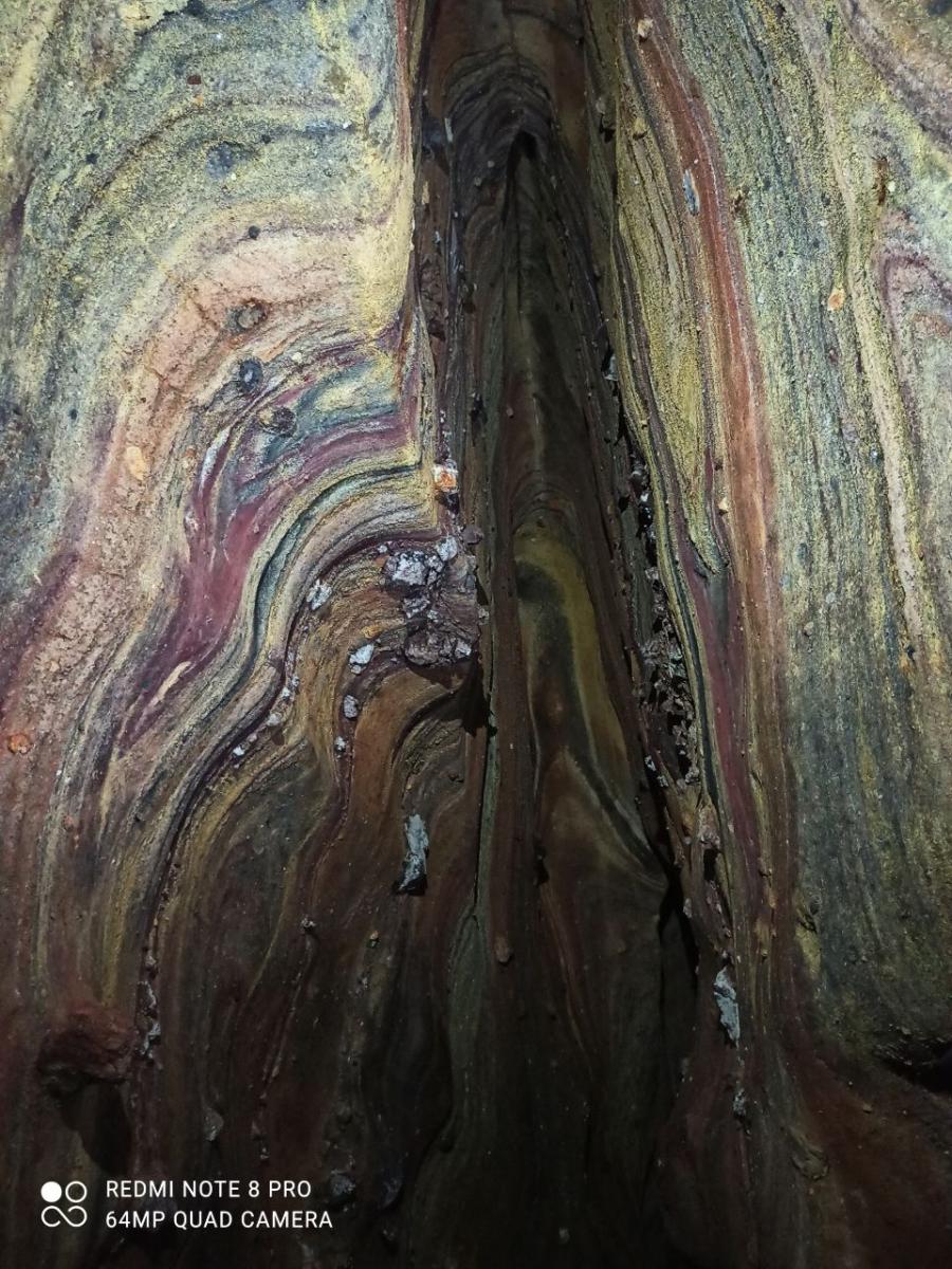 غار رنگین کمان - 